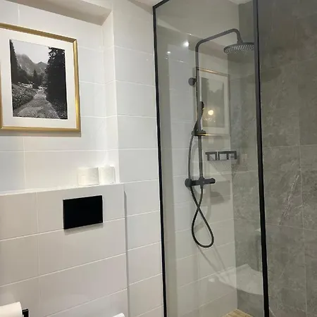 Apart-center Modrzejewska Apartman *